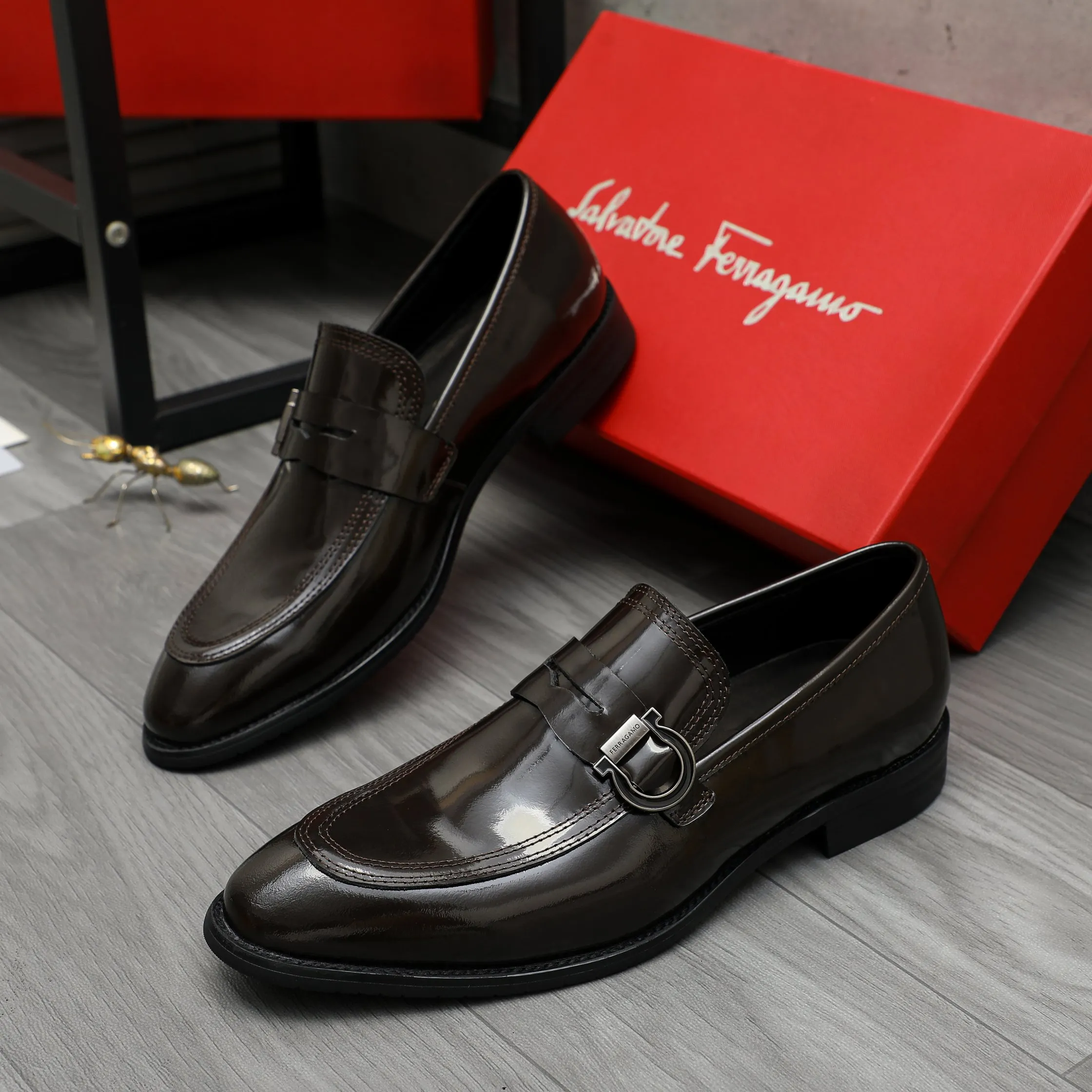 Men's shoes 💰460 Product trademark: Ferragamo "Ferragamo" business slip-on leather shoes Regular size: 39-44 Product materials: Selected high-quality pearlescent cowhide upper, cowhide lining, original outsole